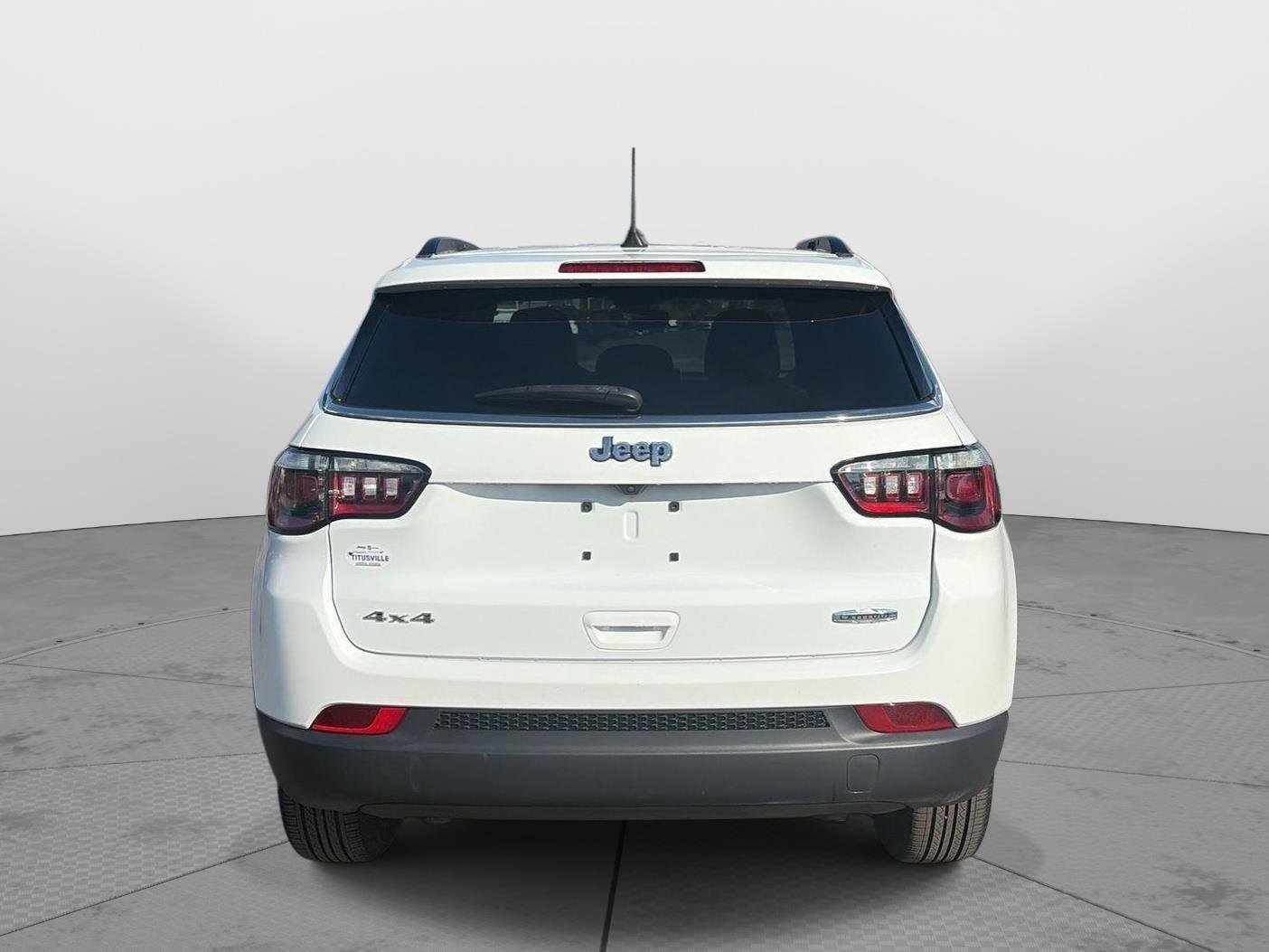 Used 2023 Jeep Compass Latitude image 6