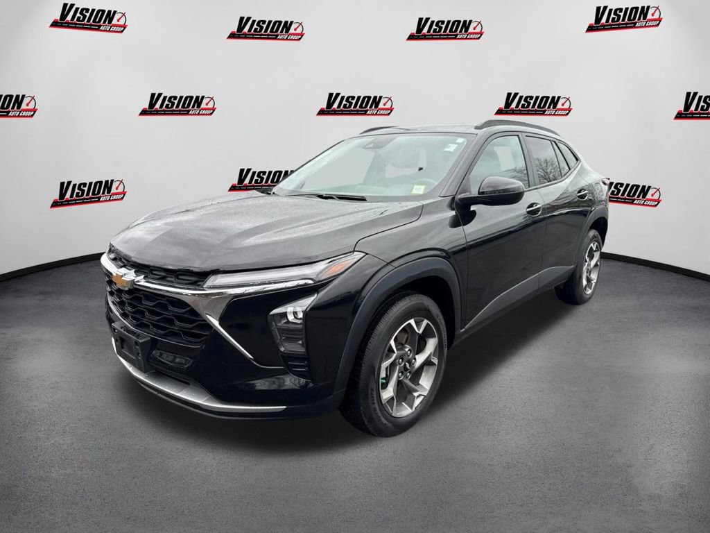 Used 2024 Chevrolet Trax LT image 1