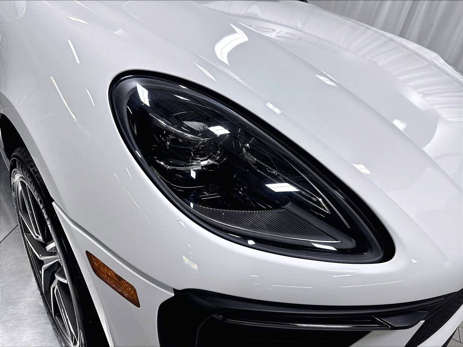 Used 2026 Porsche Macan AWD/4WD image 14