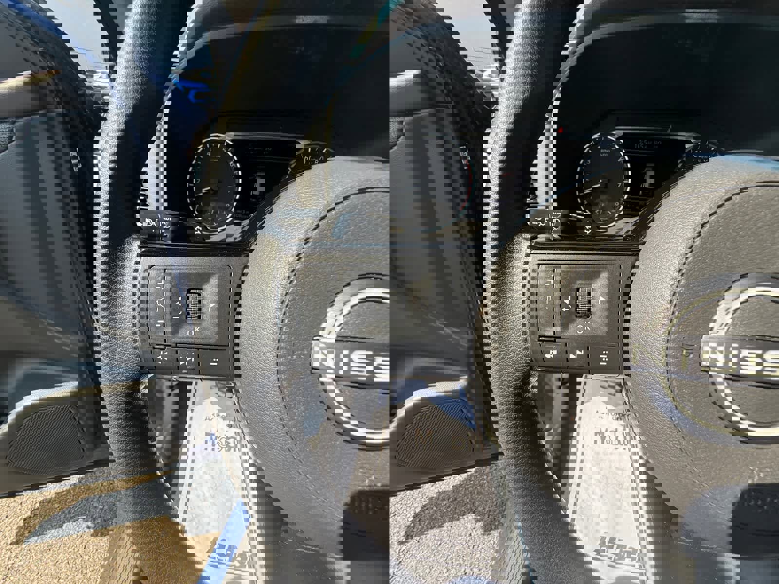 Used 2022 Nissan Rogue SV image 26