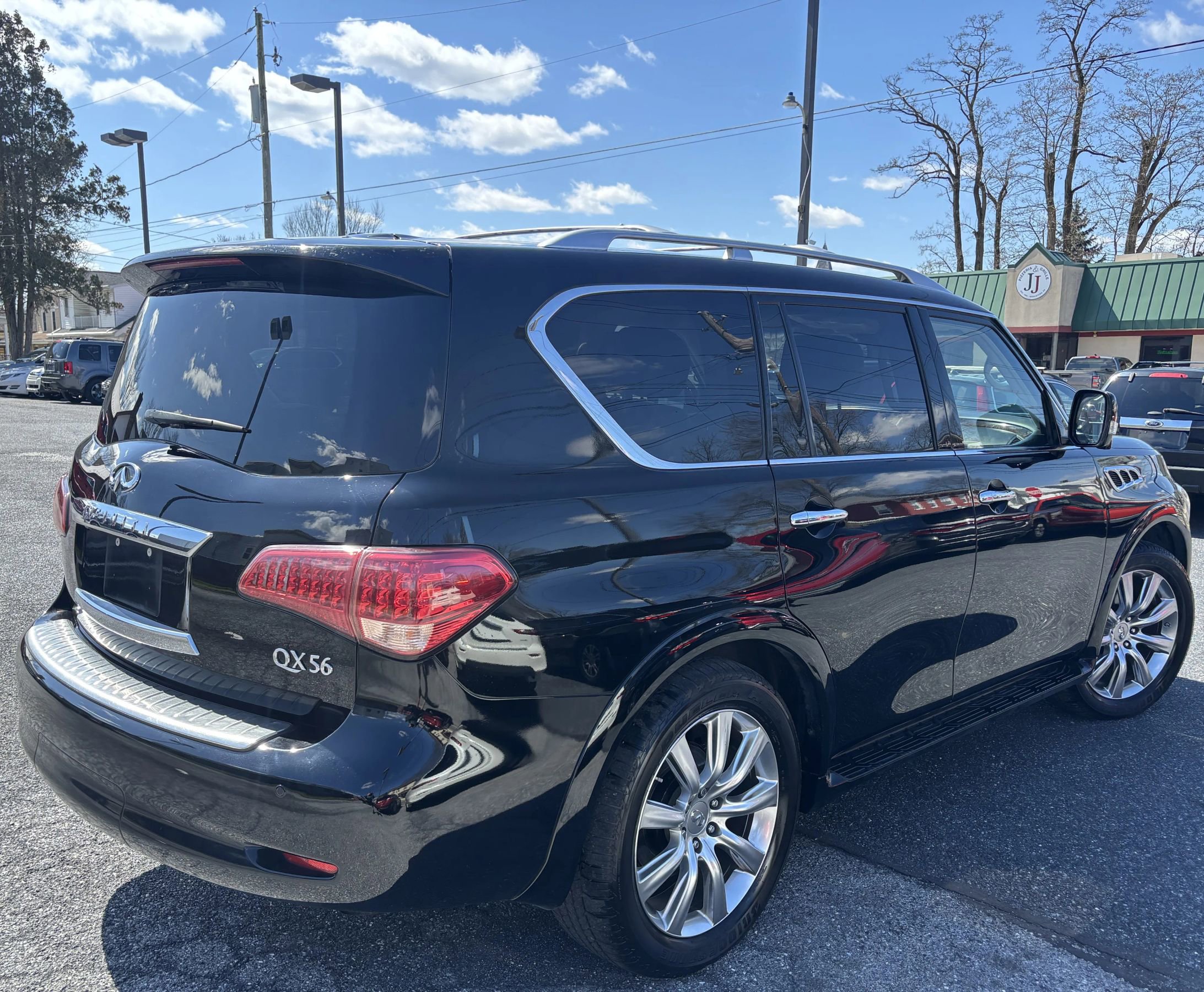 Used 2012 INFINITI QX56 4WD w/ Deluxe Touring Pkg image 5
