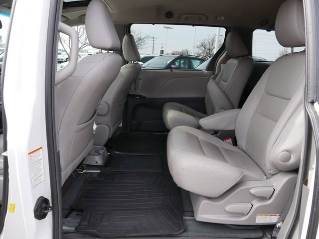 Used 2017 Toyota Sienna XLE image 17