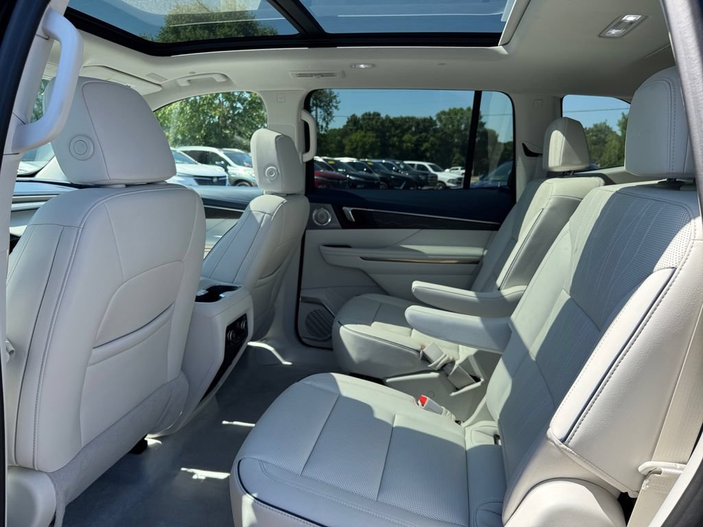 Used 2025 Buick Enclave Avenir w/ Super Cruise Package AWD/4WD image 38