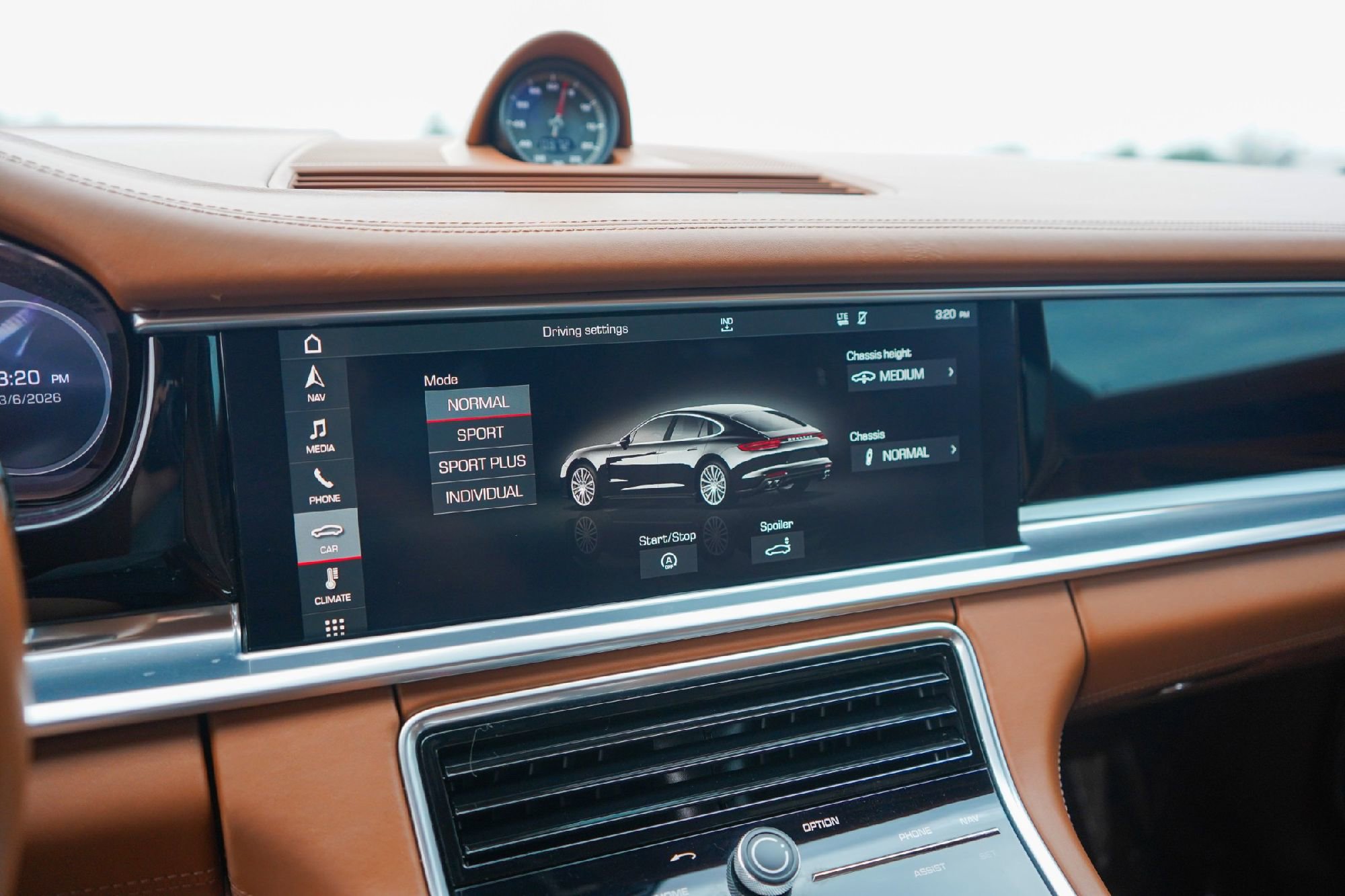 Used 2018 Porsche Panamera 4S image 16