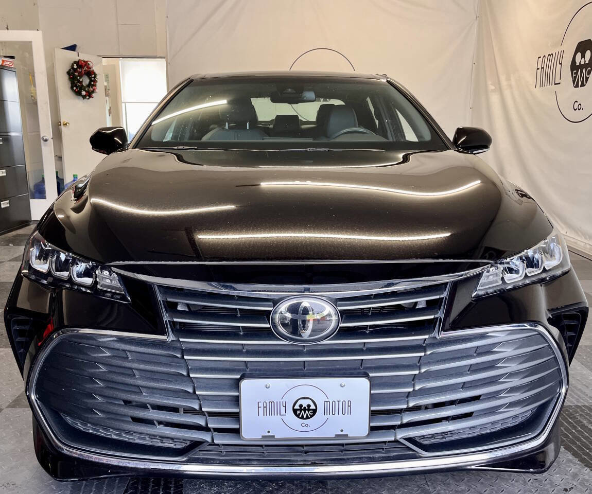 Used 2019 Toyota Avalon XLE w/ Moonroof Package image 9