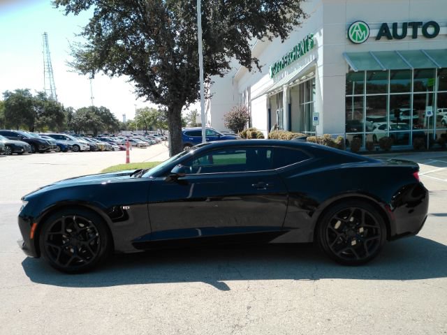 Used 2017 Chevrolet Camaro LT w/ Technology Package RWD image 10
