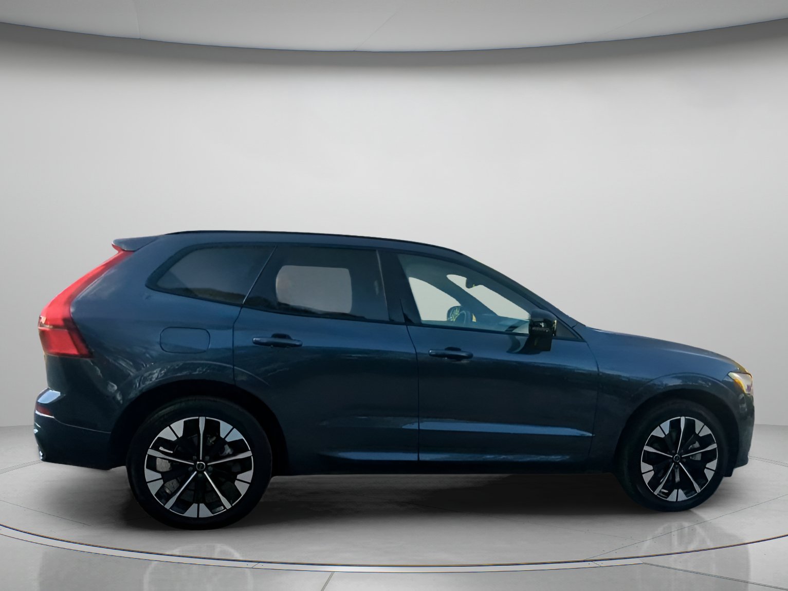 Used 2026 Volvo XC60 B5 Plus AWD/4WD image 31