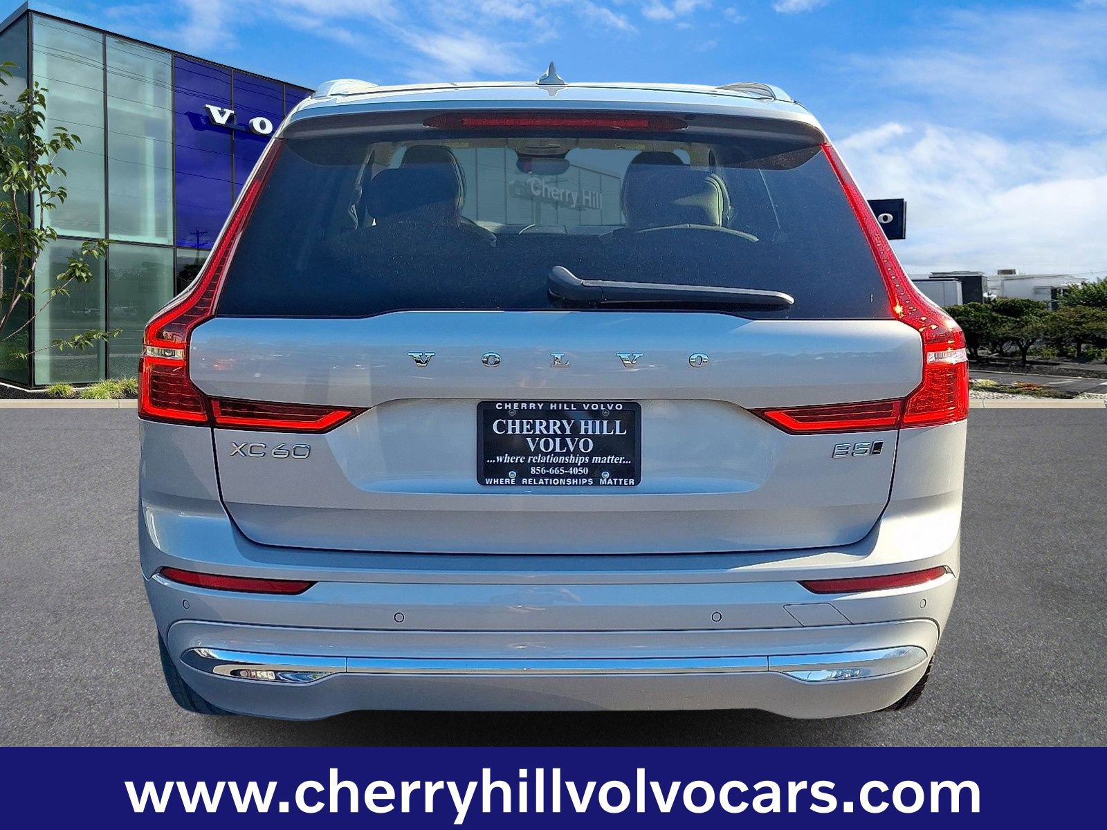 Certified 2023 Volvo XC60 B5 Plus w/ Climate Package image 5