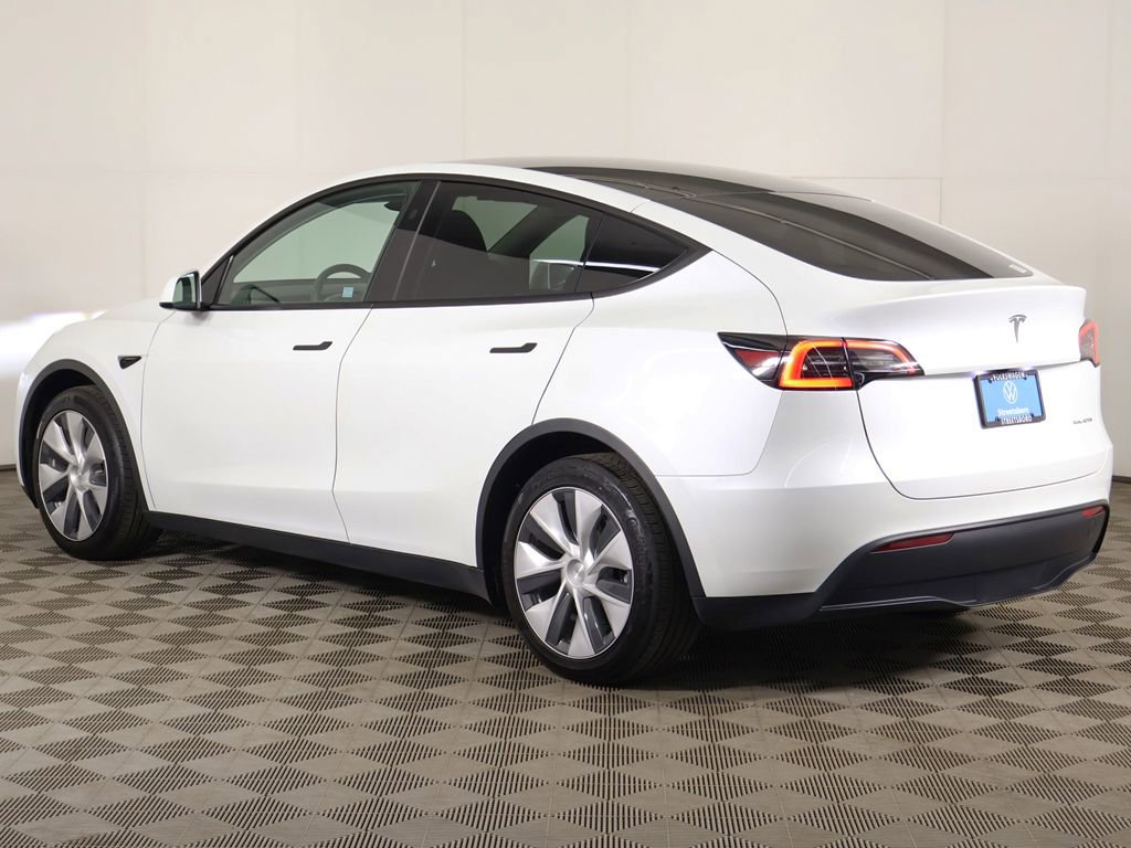 Used 2024 Tesla Model Y Long Range AWD/4WD image 9