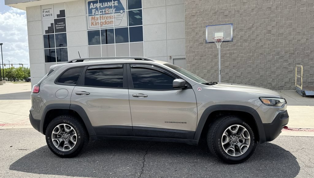 Used 2021 Jeep Cherokee Trailhawk AWD/4WD image 5