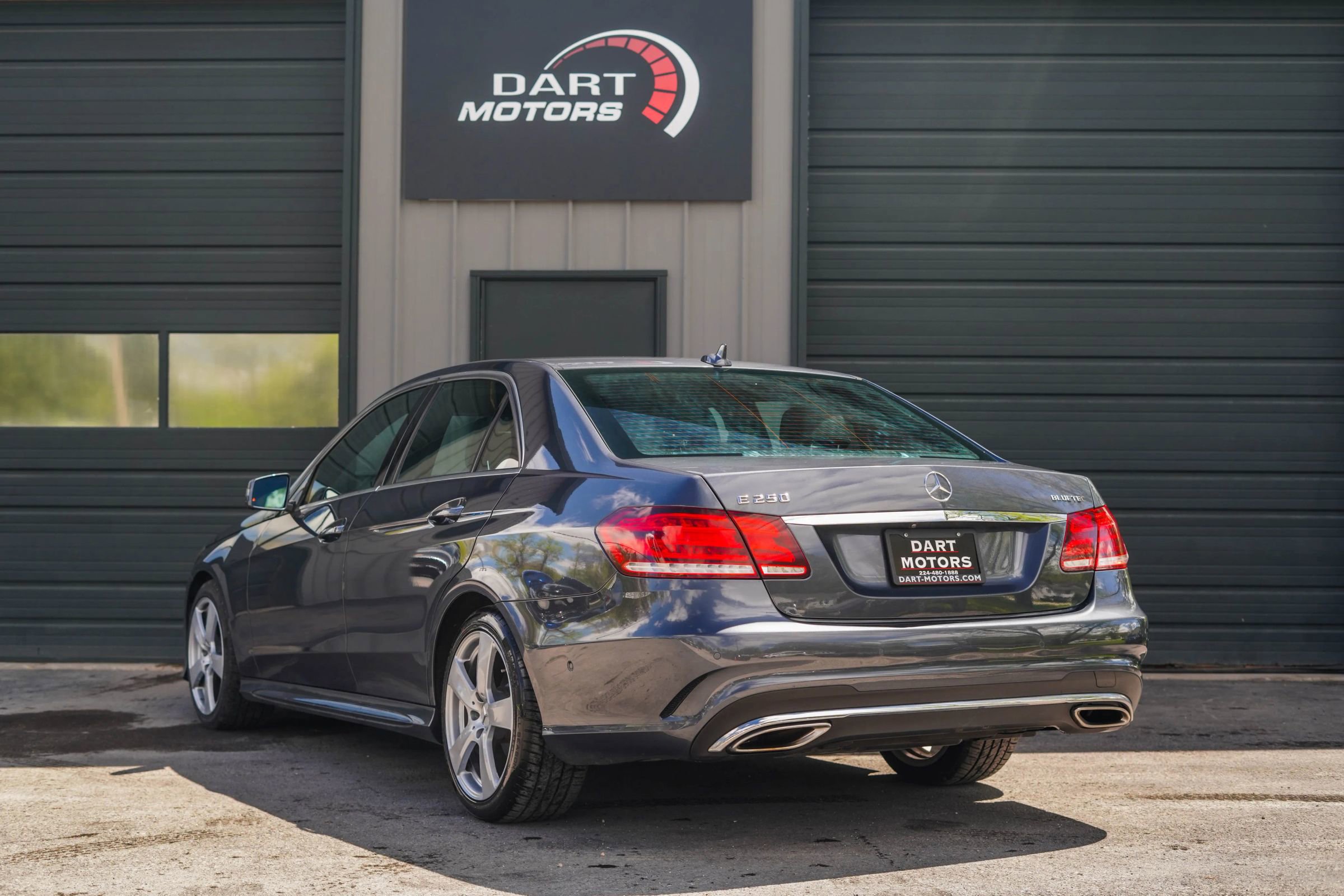 Used 2015 Mercedes-Benz E 250 BlueTEC 4MATIC Sedan image 5