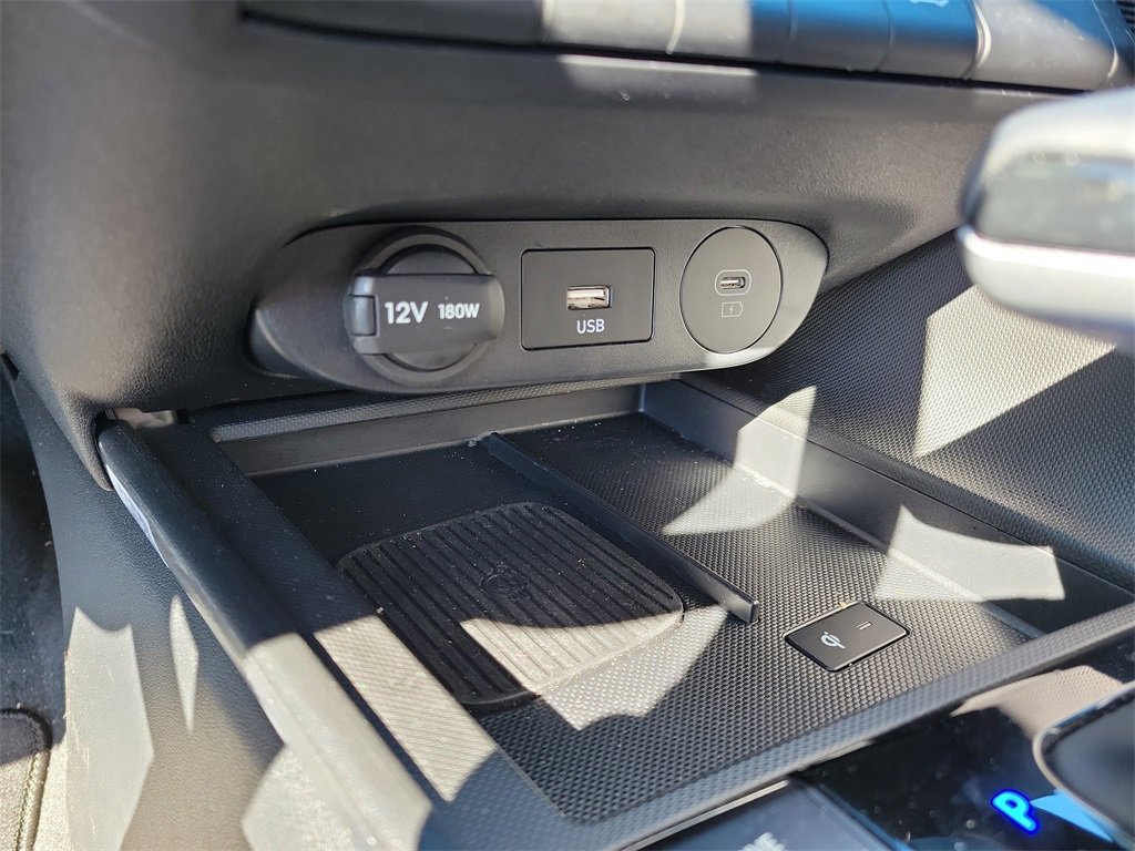 Certified 2025 Hyundai Elantra Sport image 31