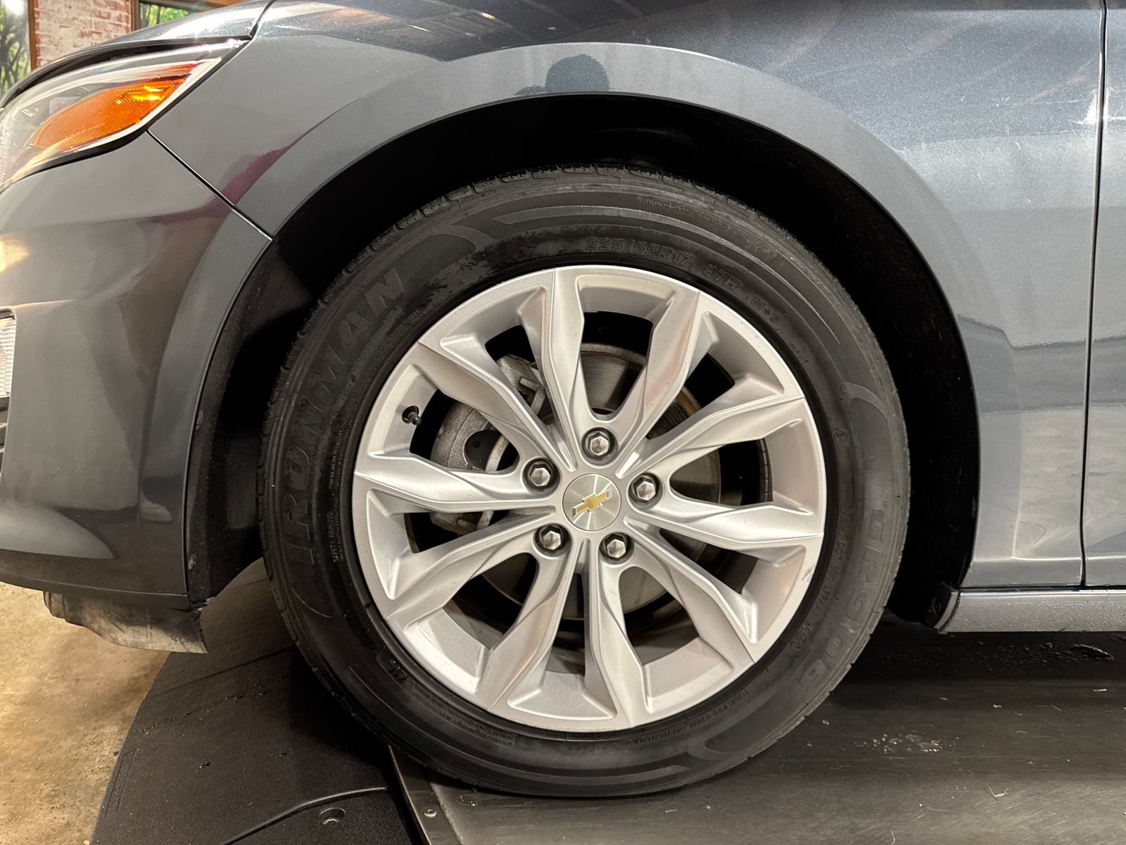 Used 2021 Chevrolet Malibu LT FWD image 2
