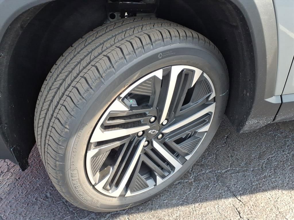 New 2026 Chevrolet Equinox RS w/ Convenience Package III FWD image 16