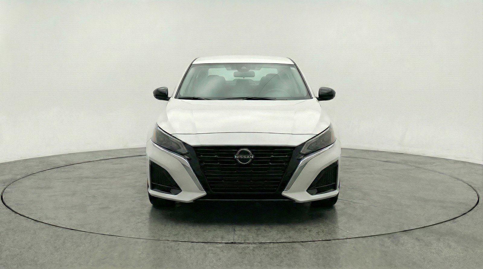 Used 2025 Nissan Altima 2.5 SV FWD image 2
