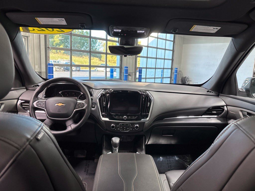 Used 2023 Chevrolet Traverse LT w/ LT Premium Package AWD/4WD image 13
