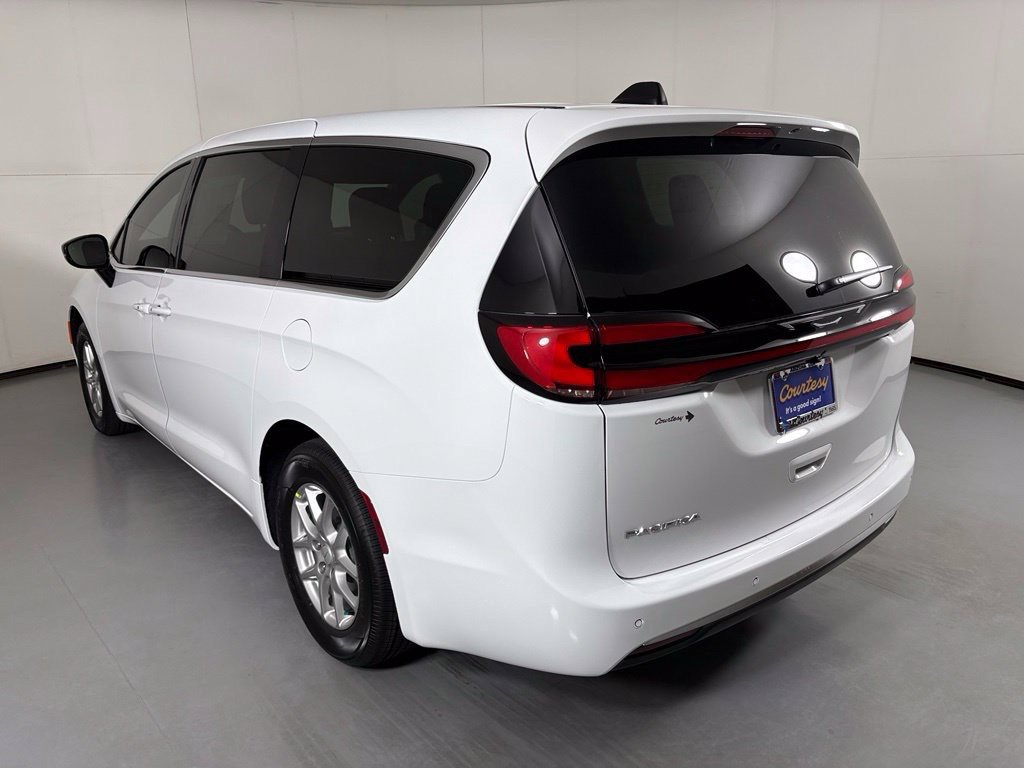 New 2027 Chrysler Pacifica LX FWD image 2