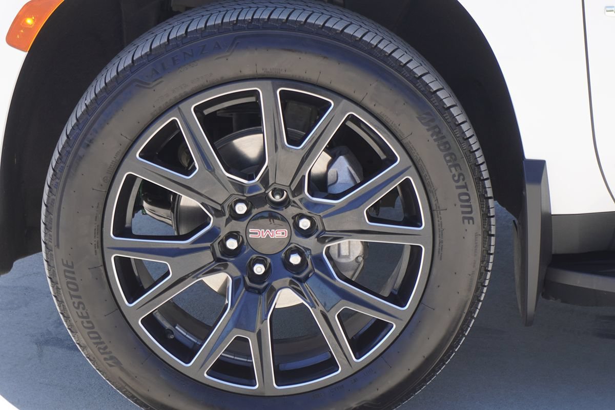 Used 2023 GMC Yukon SLT AWD/4WD image 4