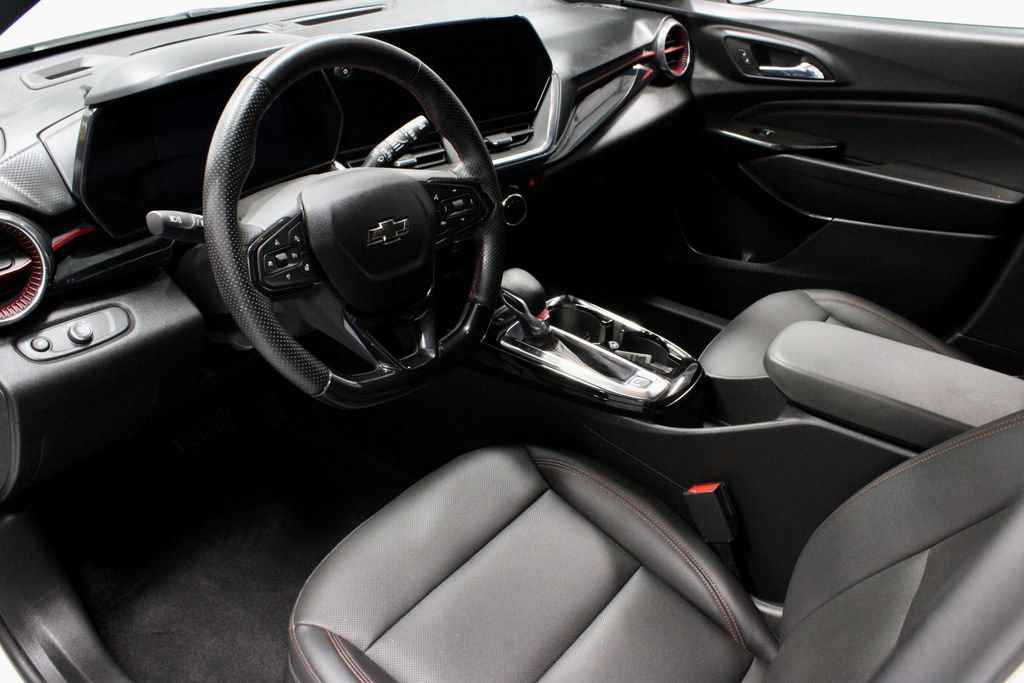 Used 2024 Chevrolet Trax RS FWD image 24