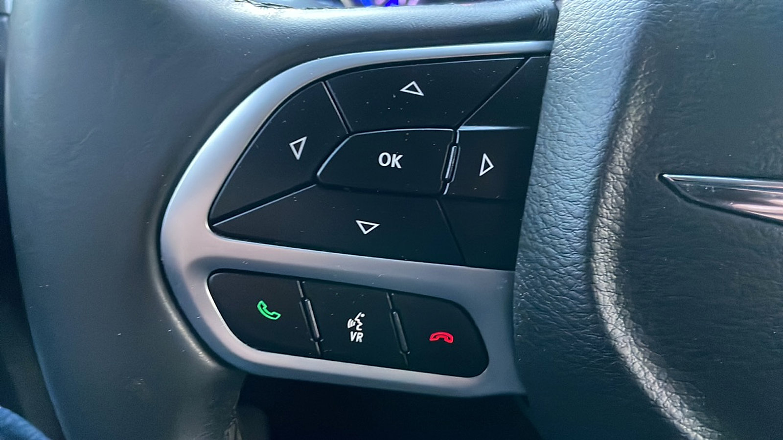 Used 2018 Chrysler 300 Touring image 38