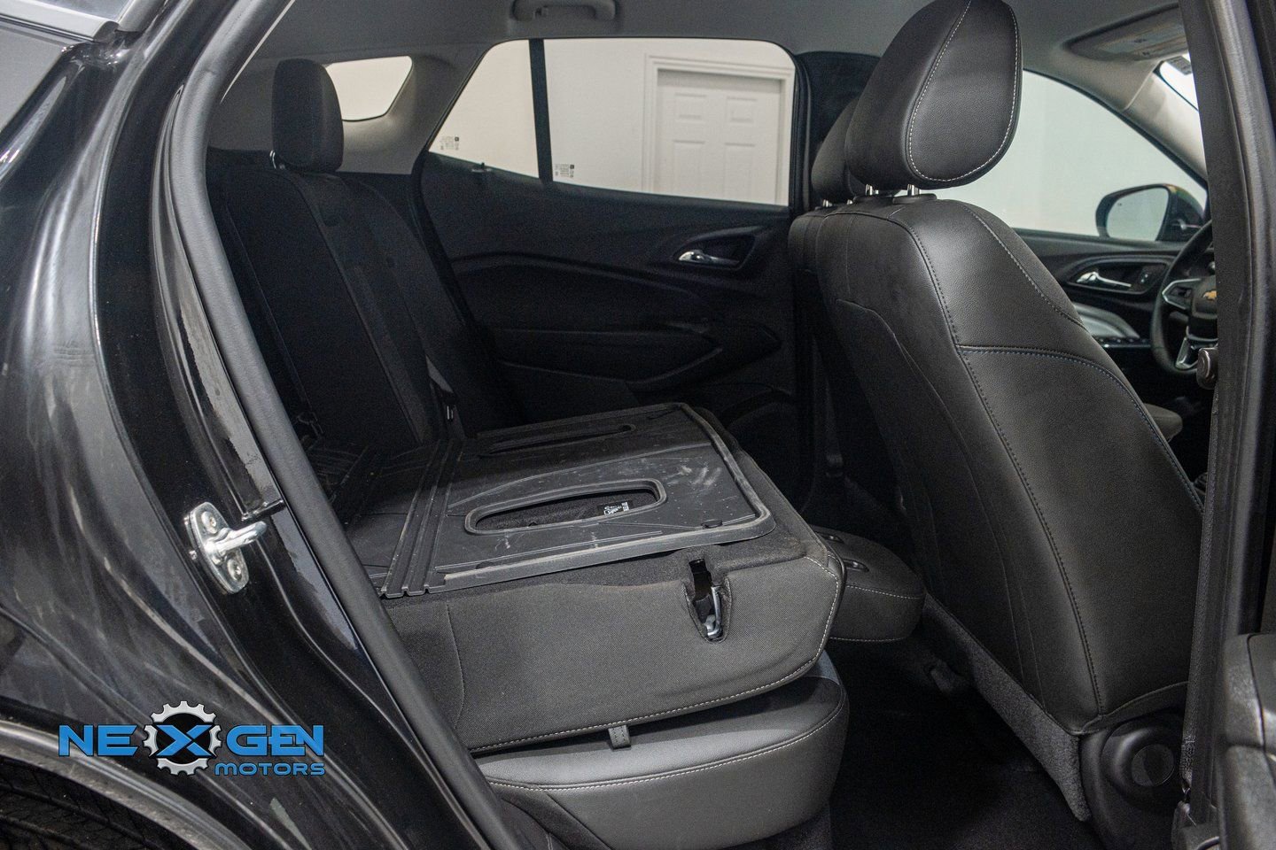 Used 2025 Chevrolet Trax LT w/ Driver Confidence Package image 34