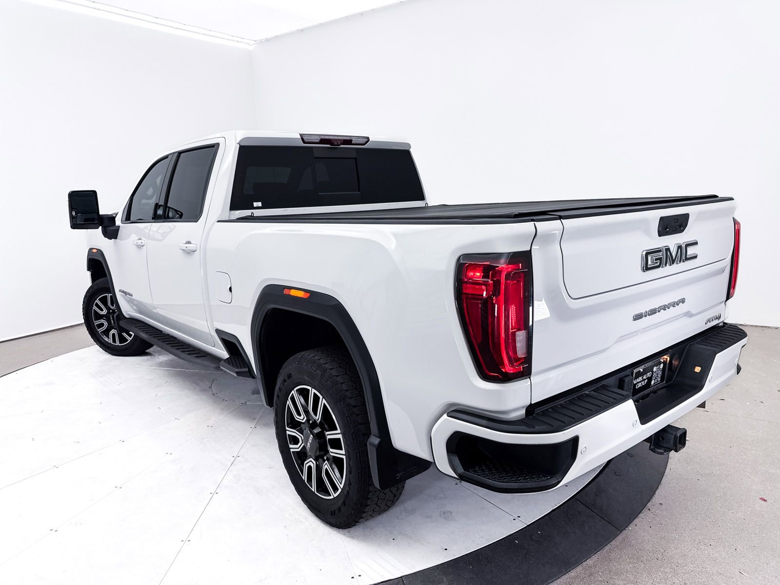 Used 2021 GMC Sierra 2500 AT4 w/ AT4 Premium Plus Package image 2