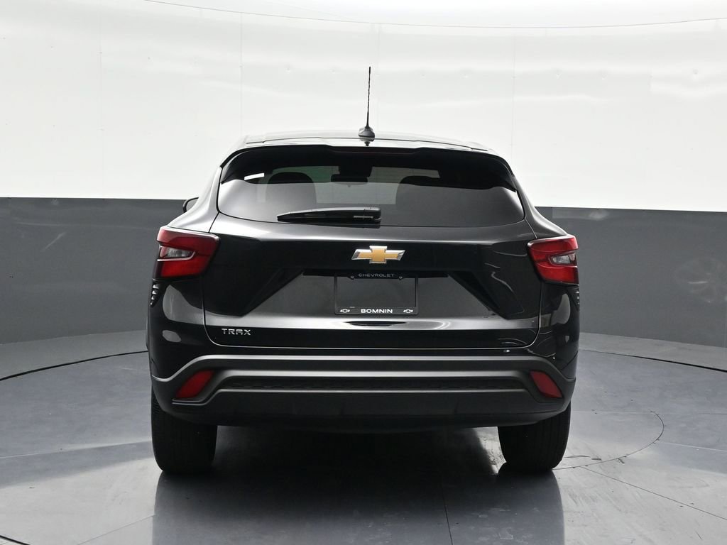 Used 2025 Chevrolet Trax LS image 4