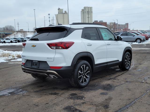 Used 2023 Chevrolet TrailBlazer ACTIV image 2