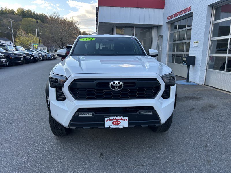 Used 2024 Toyota Tacoma TRD Off-Road w/ TRD Off Road Upgrade Package AWD/4WD image 15