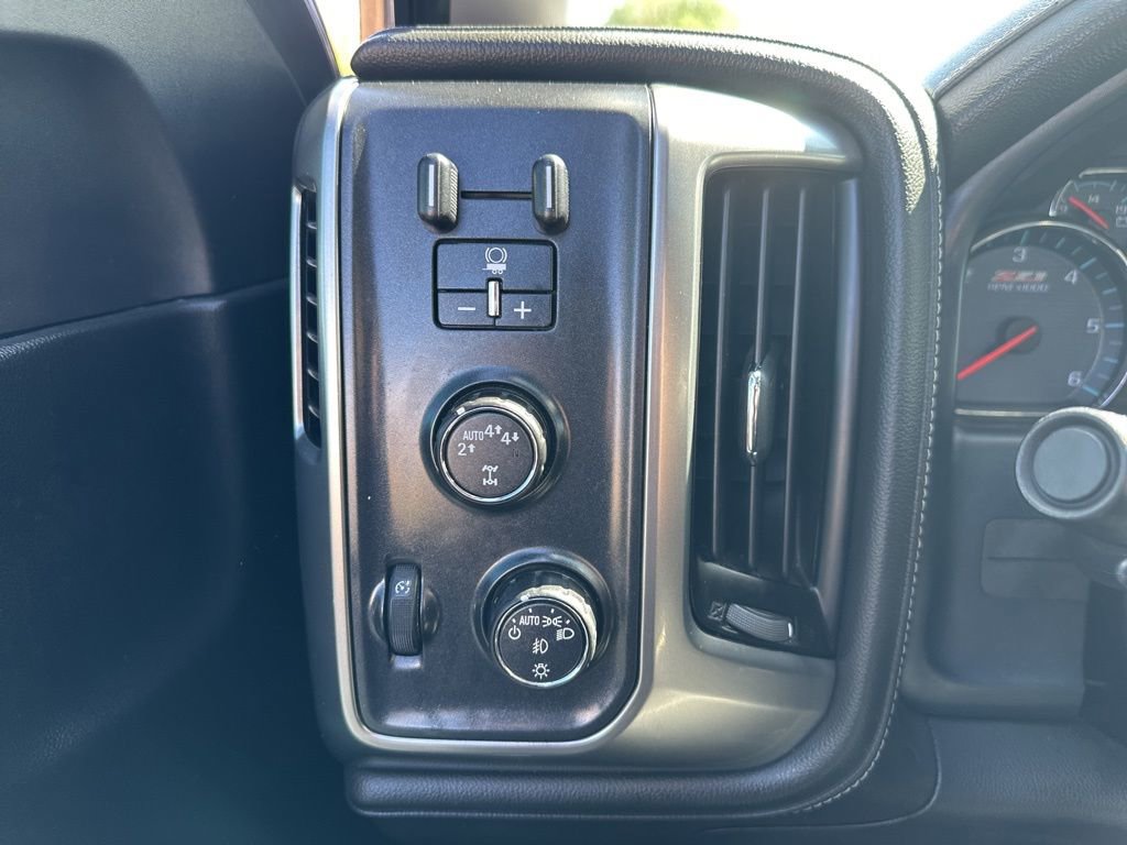 Used 2017 Chevrolet Silverado 1500 LTZ Z71 w/ Redline Edition AWD/4WD image 11