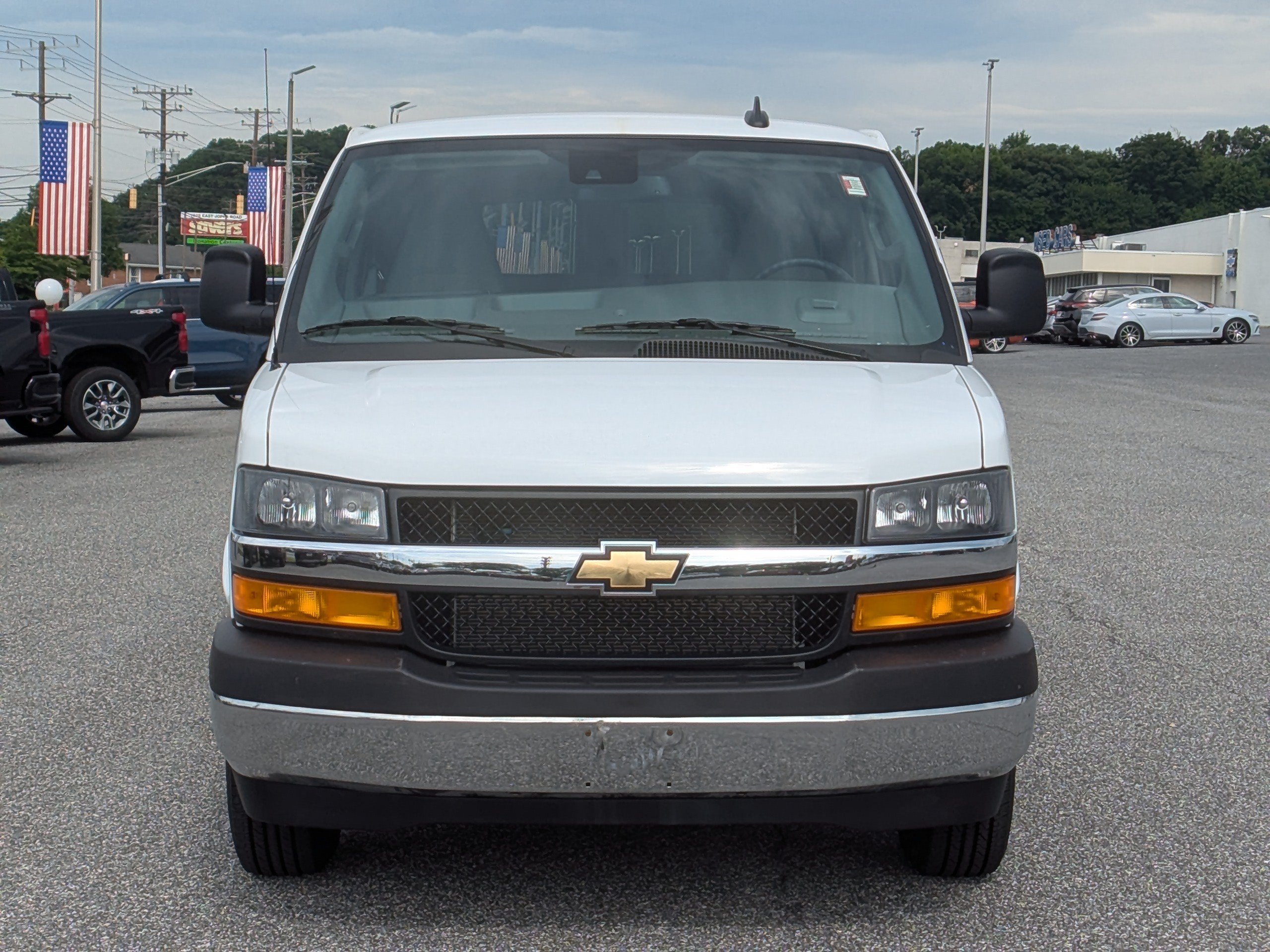 Used 2025 Chevrolet Express 3500 LT w/ LT Preferred Equipment Group RWD image 2