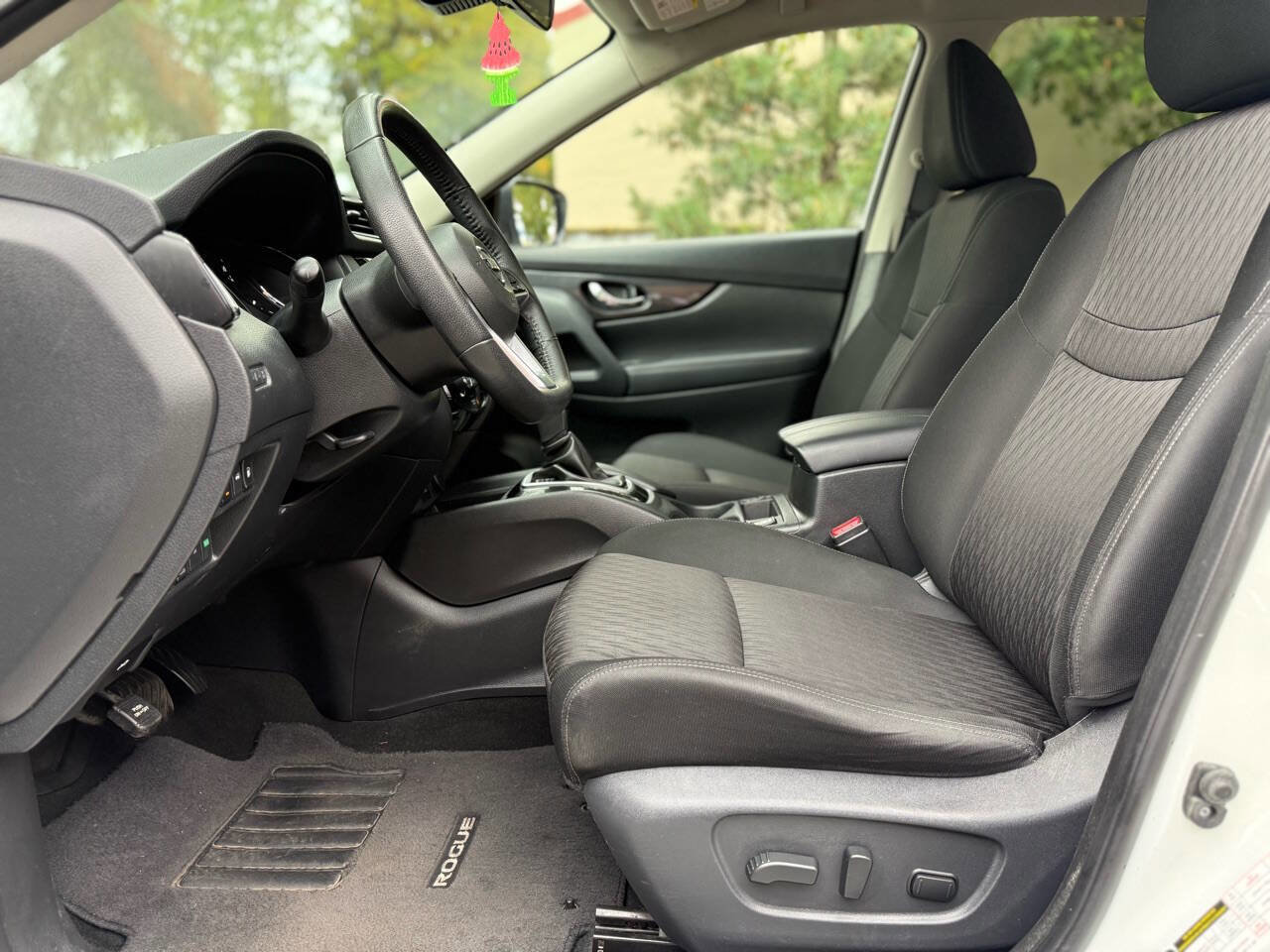 Used 2019 Nissan Rogue SV AWD/4WD image 26