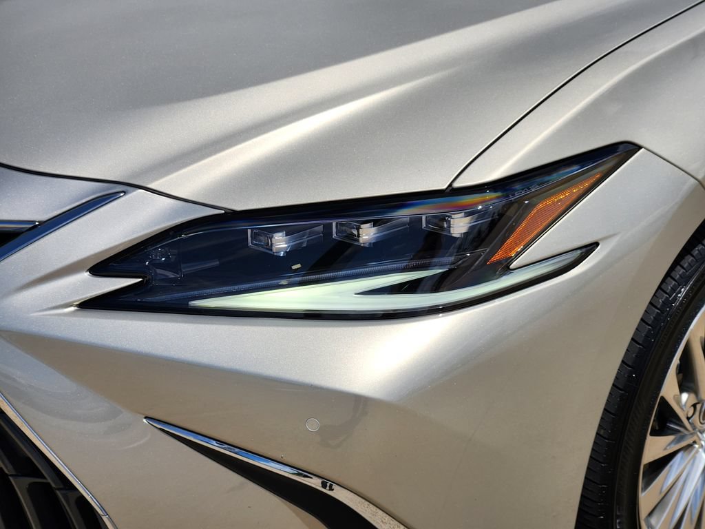 Certified 2023 Lexus ES 300h Ultra Luxury w/ Accessory Package (Z2) FWD image 9