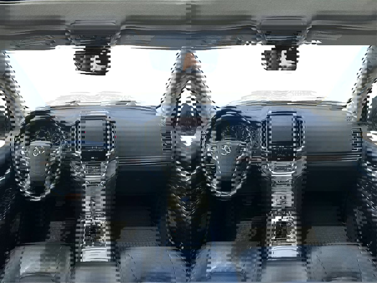 Used 2018 Toyota Land Cruiser image 38