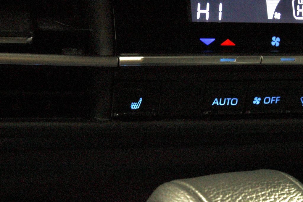 Used 2022 Toyota Sienna XSE image 35