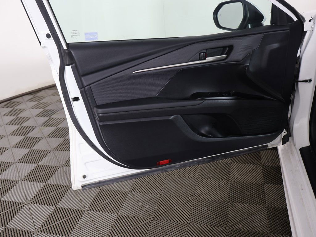 Used 2025 Toyota Camry SE image 20
