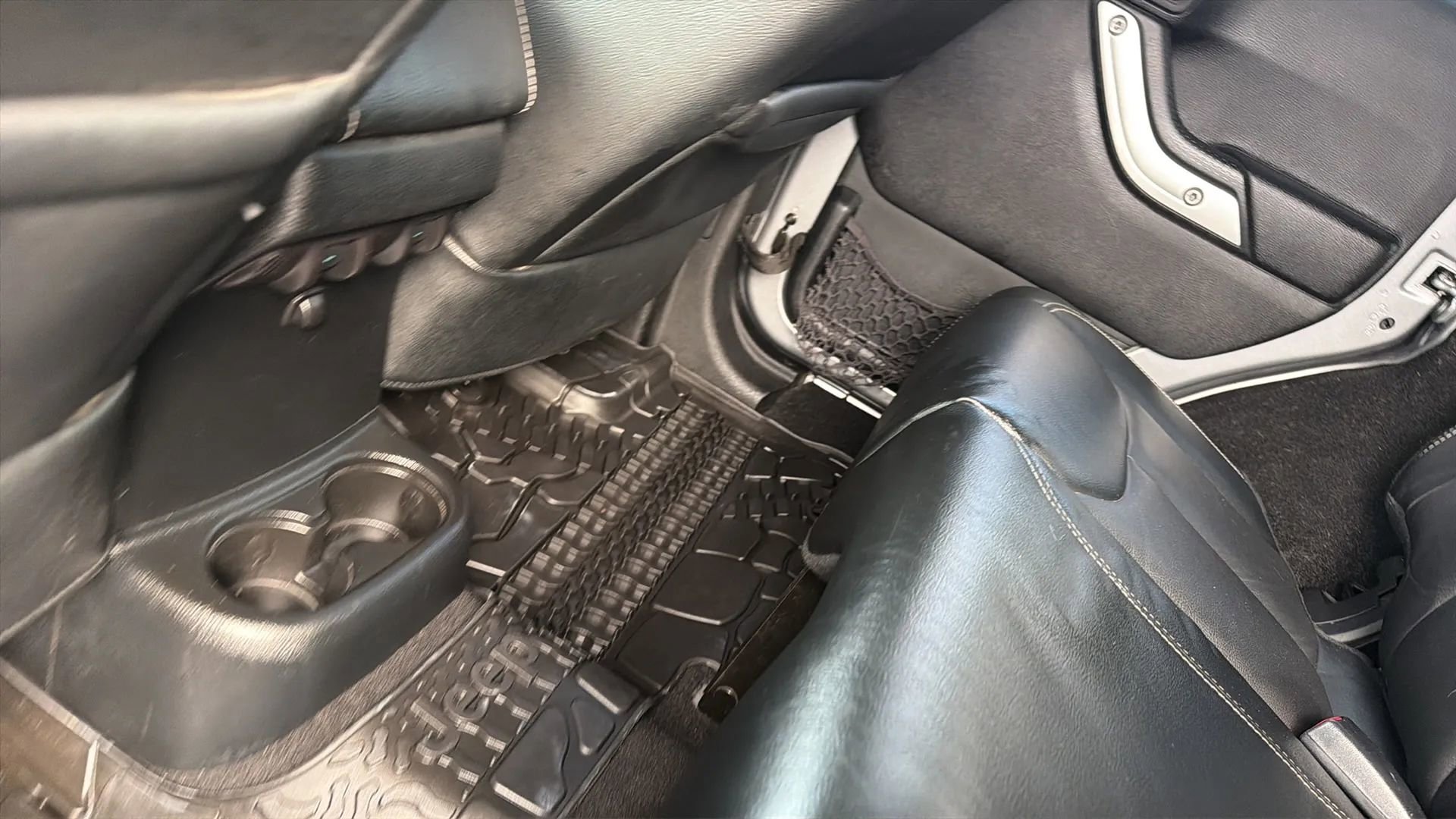 Used 2016 Jeep Wrangler Unlimited Rubicon image 46