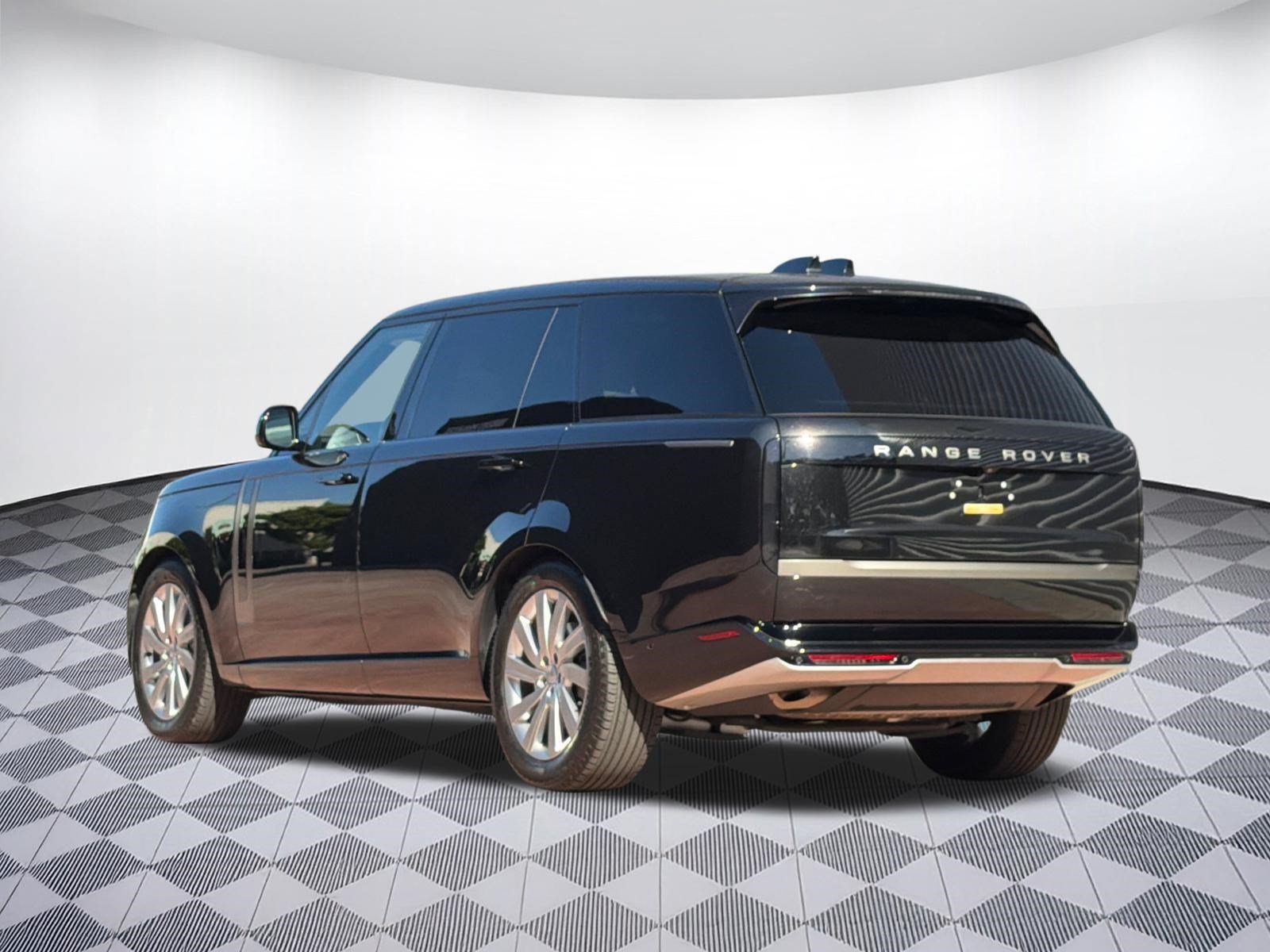 Used 2024 Land Rover Range Rover Long Wheelbase SE AWD/4WD image 3