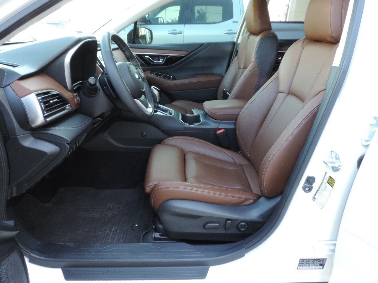Used 2025 Subaru Outback Touring AWD/4WD image 14