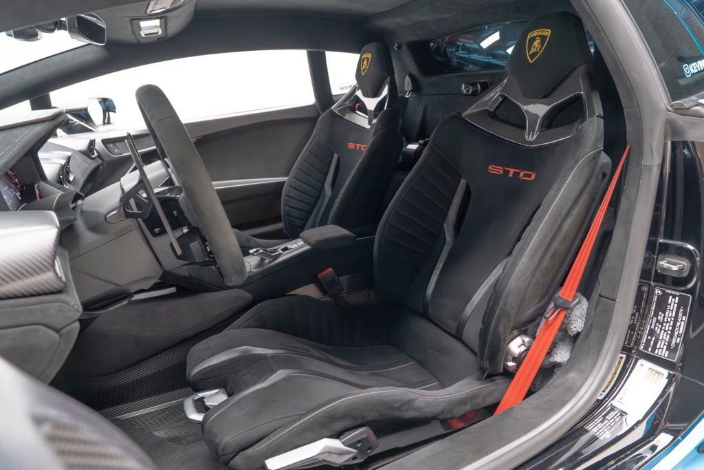 Used 2022 Lamborghini Huracan STO RWD image 4