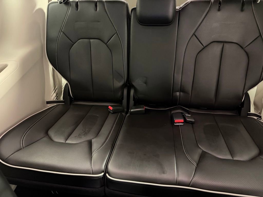 Used 2024 Chrysler Pacifica Limited image 27