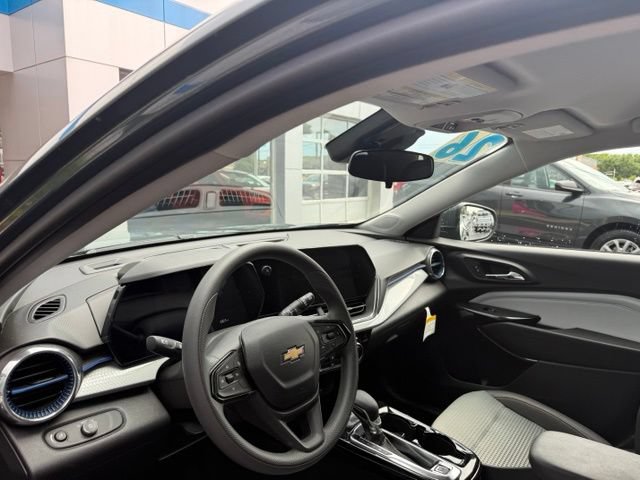 Used 2026 Chevrolet Trax LT FWD image 7