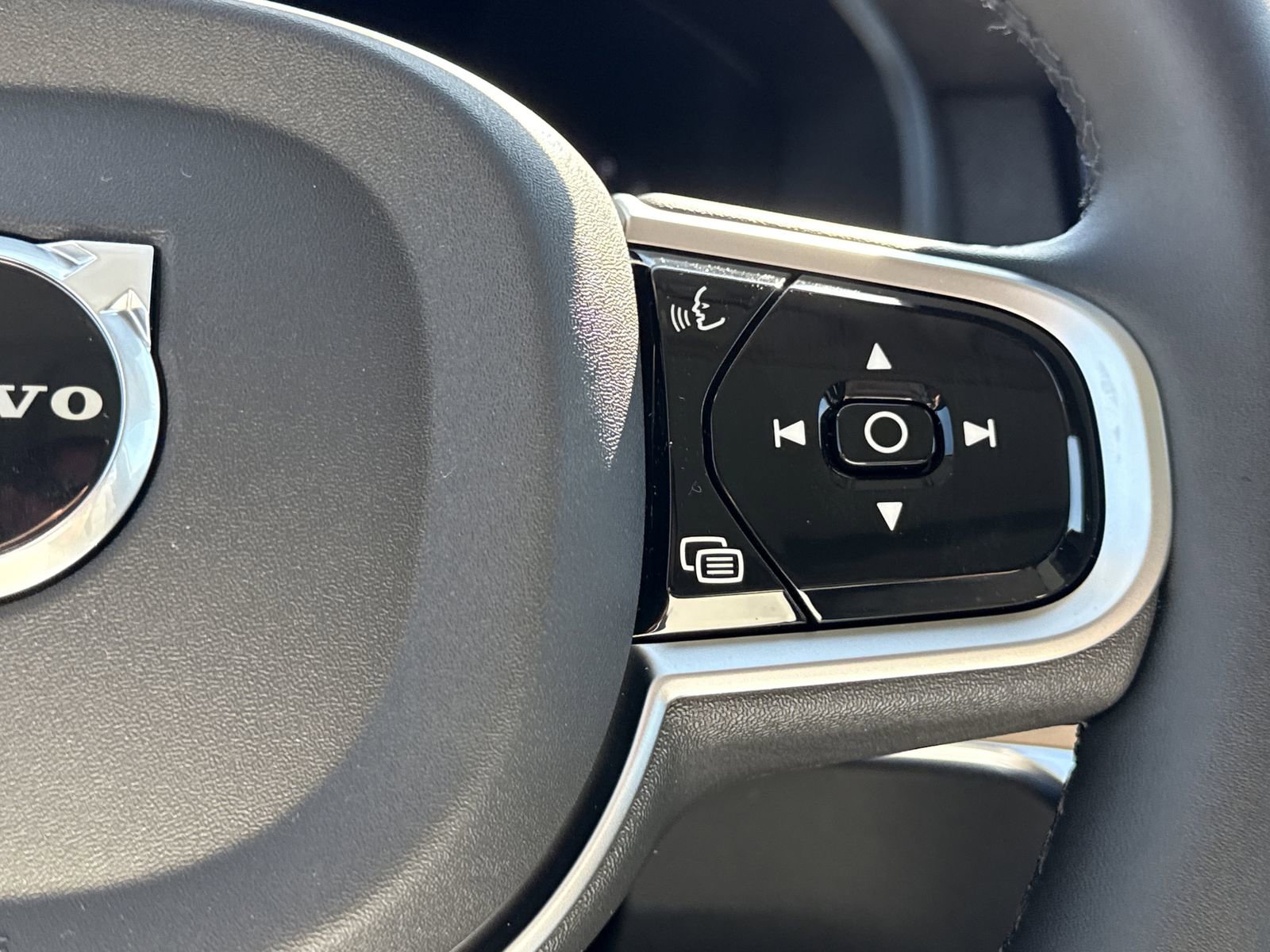 New 2026 Volvo XC90 B5 Plus w/ Protection Package Premier image 24