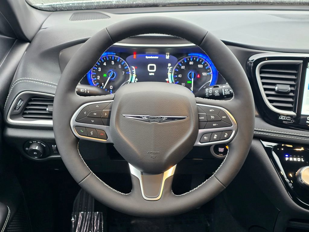 New 2026 Chrysler Pacifica Select image 6
