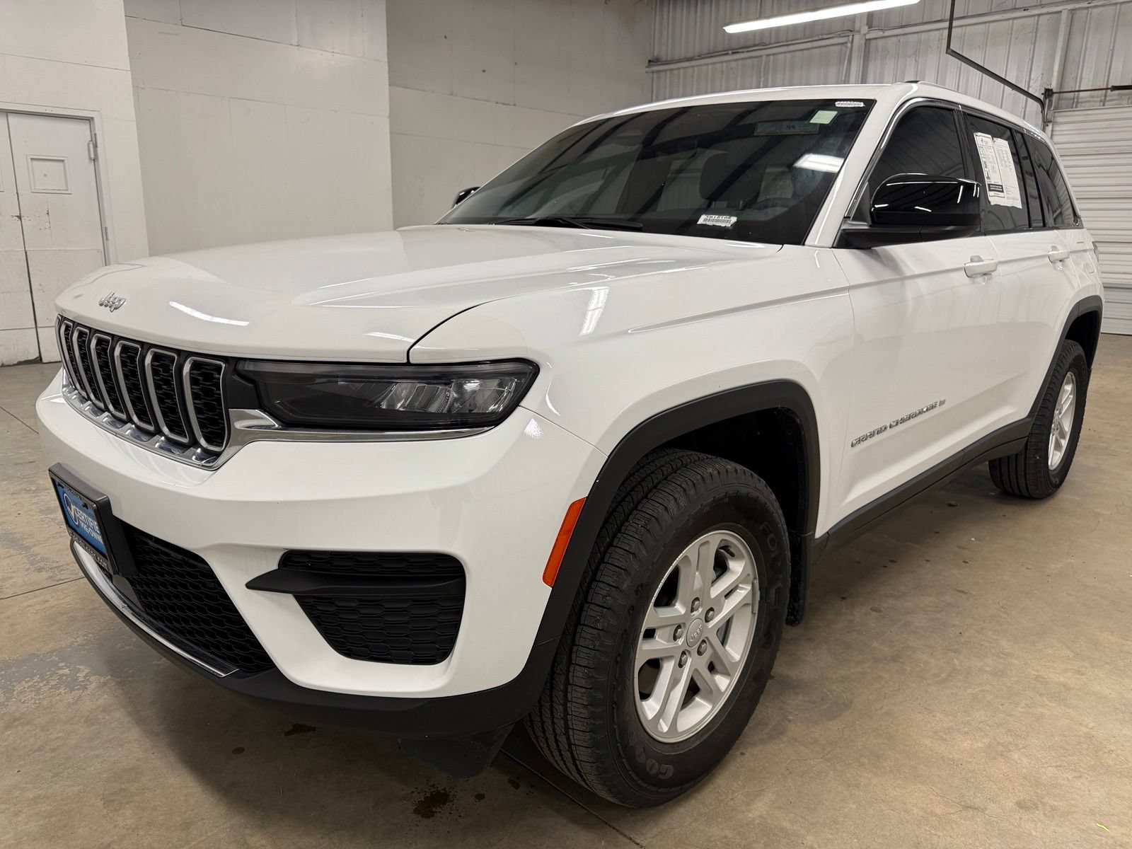 Used 2025 Jeep Grand Cherokee Laredo w/ MOPAR Finishing Package RWD image 2