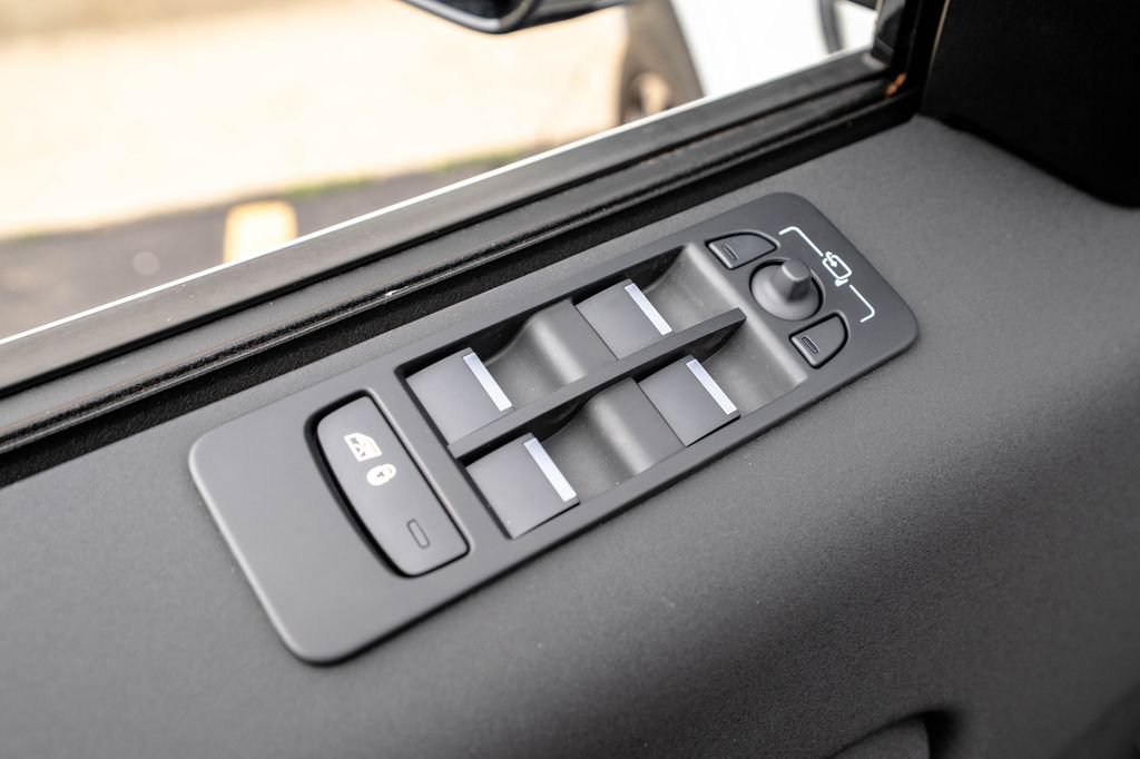 Used 2025 Land Rover Discovery Sport S image 18