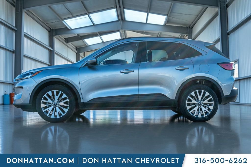 Used 2021 Ford Escape Titanium image 2
