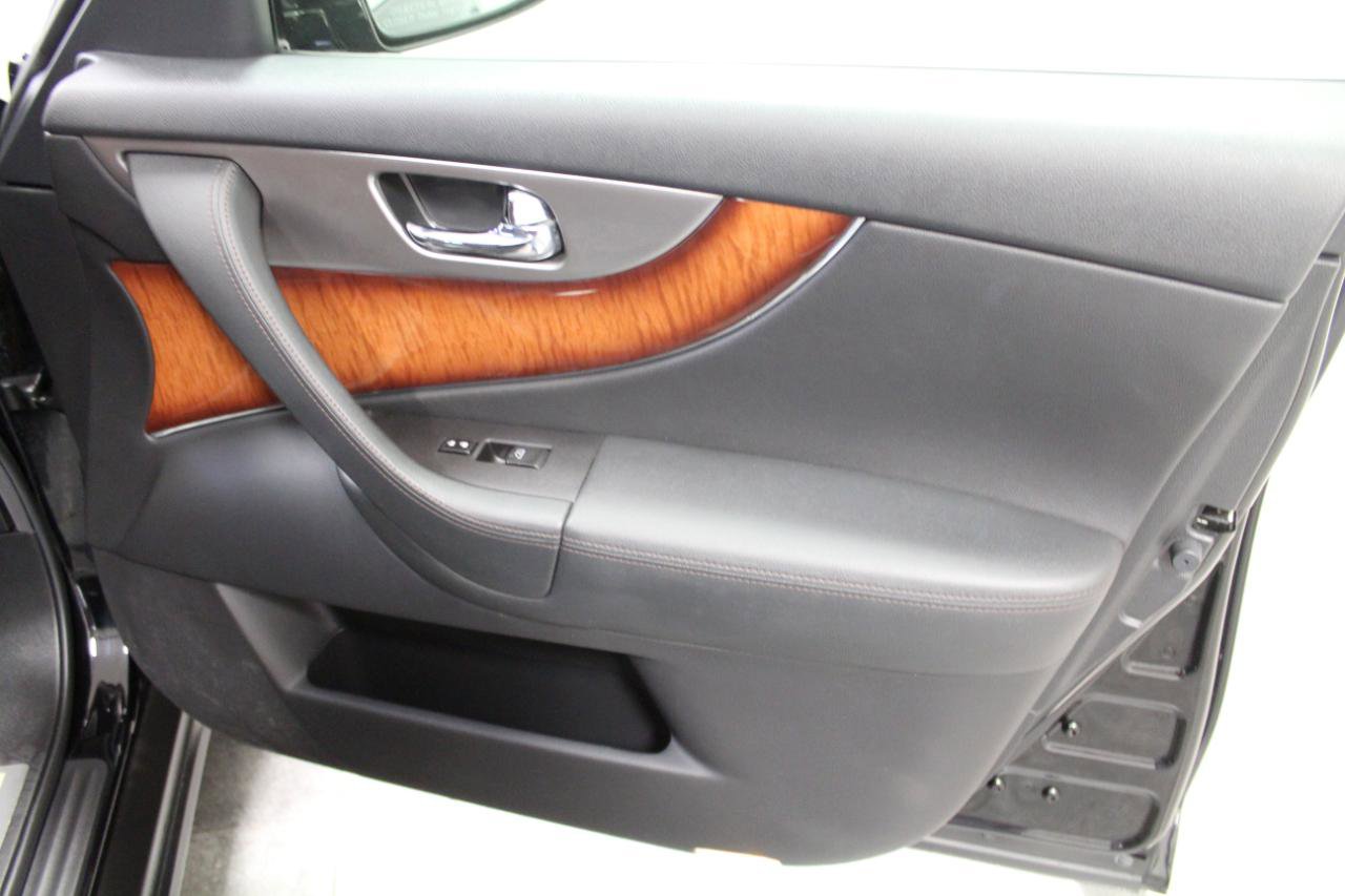 Used 2013 INFINITI FX37 AWD w/ Premium Pkg image 26