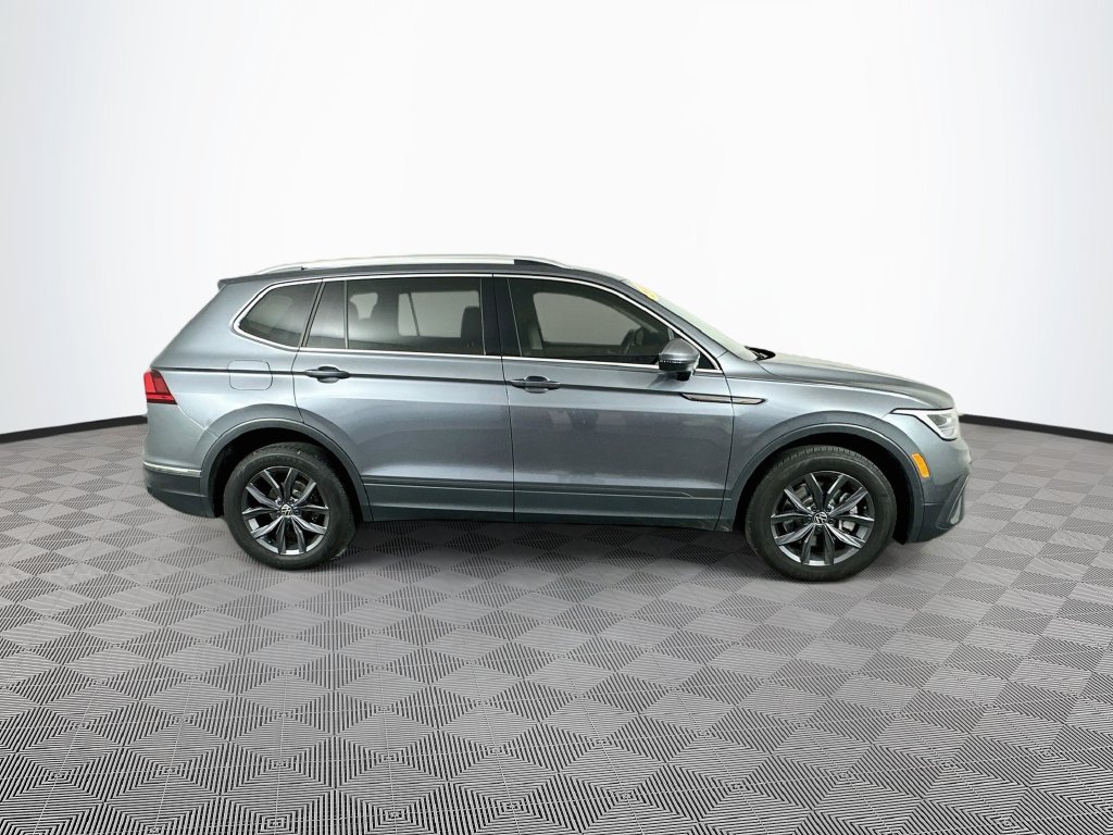 Used 2023 Volkswagen Tiguan SE w/ Panoramic Sunroof Package FWD image 11