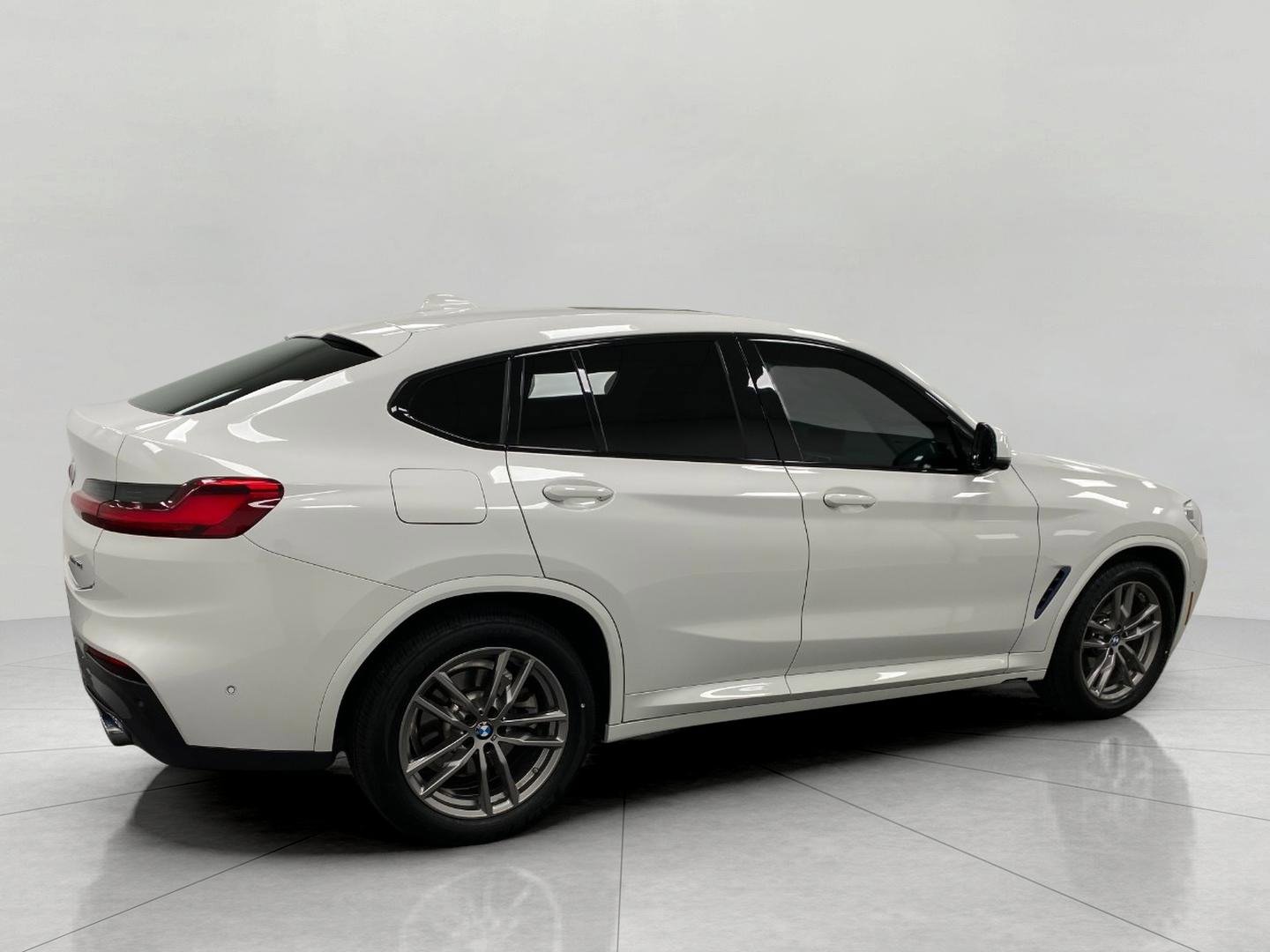 Used 2021 BMW X4 xDrive30i w/ Executive Package 3 image 2